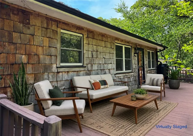 Photo 4 of Single family home for sale at 1111 Valley View Dr, Fayetteville, AR 72701 | MLS# 1348791 | Listing updated on 2026-09-01