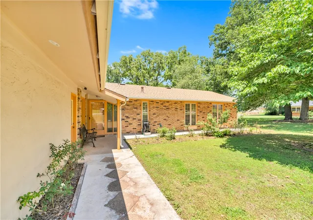 Homes for sale in Siloam Springs, AR | 2015 Jefferson, Siloam Springs, AR 72761 | MLS# 1349363