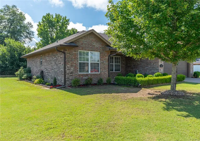 Homes for sale in Alma, AR | 1724 Riley Cir, Alma, AR 72921 | MLS# 1349413