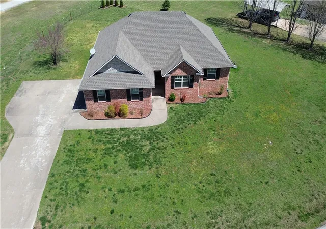 3rd image of 2003 Estates Dr, Grove, OK 74344 | MLS# 1349437