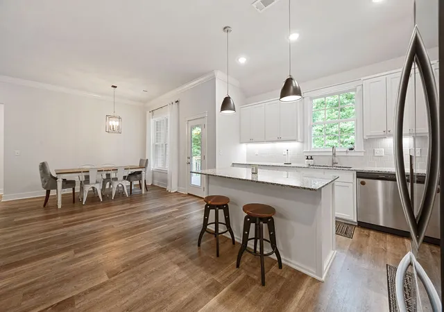 2nd image of 11 Melbourn Dr, Bella Vista, AR 72714 | MLS# 1349604