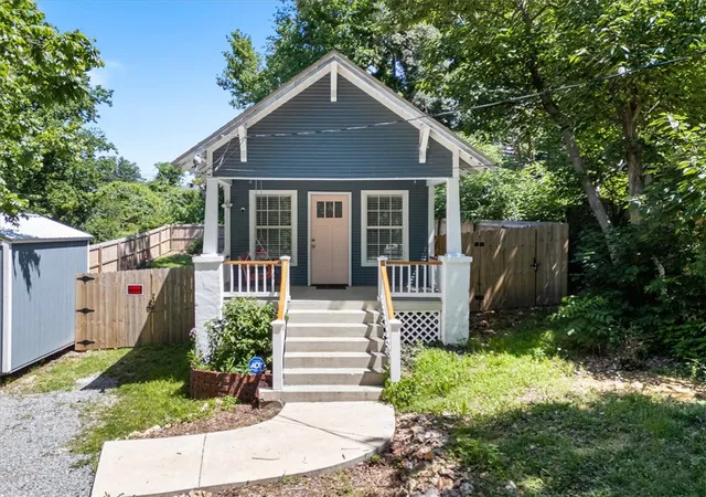 Homes for sale in Siloam Springs, AR | 209 W Tahlequah St, Siloam Springs, AR 72761 | MLS# 1349630