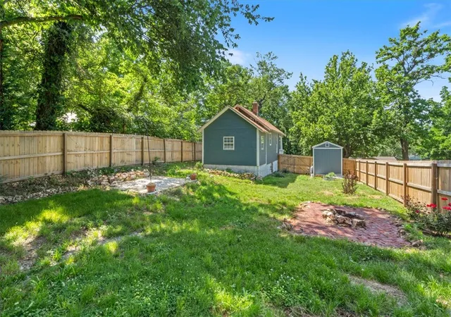 Homes for sale in Siloam Springs, AR | 209 W Tahlequah St, Siloam Springs, AR 72761 | MLS# 1349630