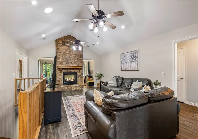 3rd image of 91 Granshire Dr, Bella Vista, AR 72714 | MLS# 1349497