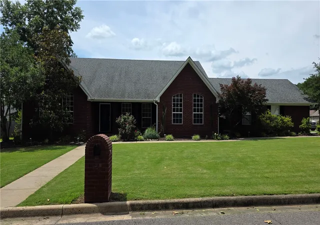 Homes for sale in Russellville, AR | 2415 W 8th St, Russellville, AR 72801 | MLS# 1349670