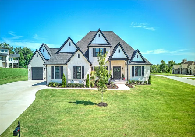 Homes for sale in Bentonville, AR | 2702 Ne Waterfall Ave, Bentonville, AR 72712 | MLS# 1349690