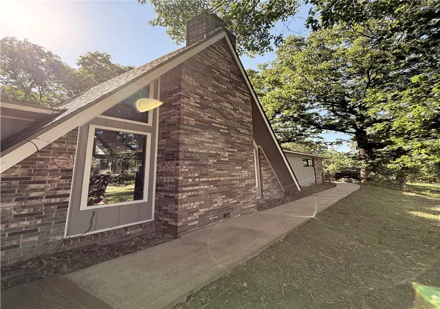 Photo 3 of Sale Pending at 21470 Oak Park Ln, Siloam Springs, AR 72761 | MLS# 1349590 | Listing updated on 2026-07-10