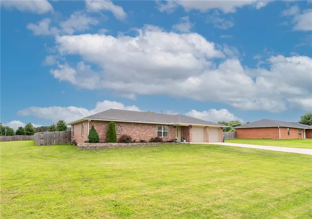 Photo 2 of Sale Pending at 21048 Richard Ct, Siloam Springs, AR 72761 | MLS# 1349633 | Listing updated on 2026-07-26