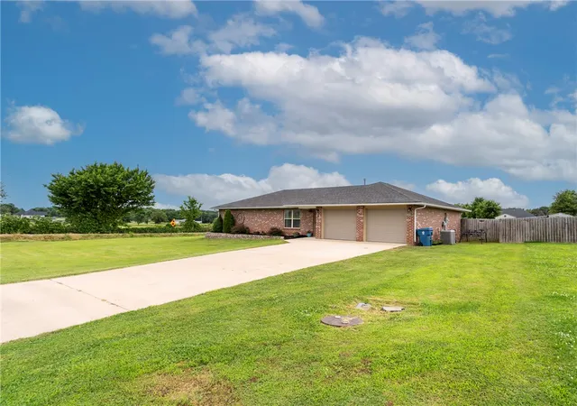 Photo 3 of Sale Pending at 21048 Richard Ct, Siloam Springs, AR 72761 | MLS# 1349633 | Listing updated on 2026-07-26