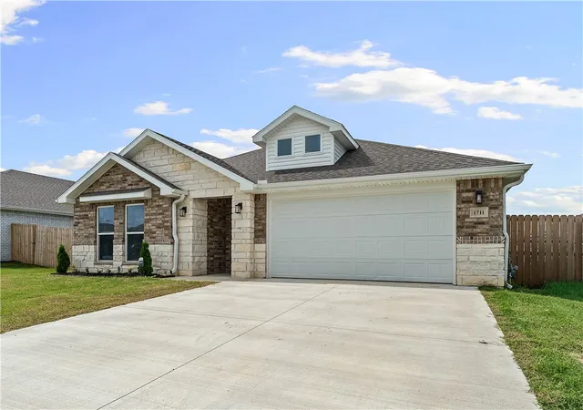 Homes for sale in Pea Ridge, AR | 1711 Bugg St, Pea Ridge, AR 72751 | MLS# 1349505