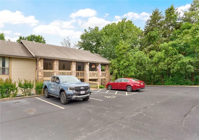 Homes for sale in Branson, MO | 152 Turnberry Dr, Branson, MO 65616