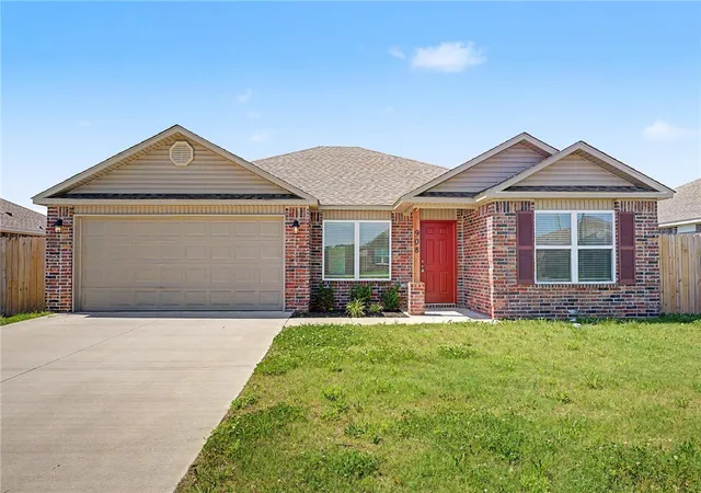 Homes for sale in Siloam Springs, AR | 908 W Aiden Dr, Siloam Springs, AR 72761 | MLS# 1349840