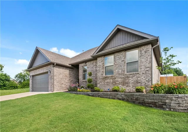 2nd image of 832 Buchanan St, Prairie Grove, AR 72753 | MLS# 1350876