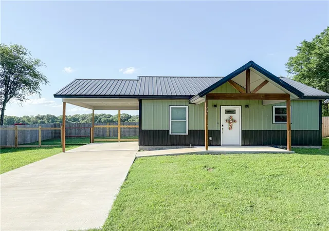 Homes for sale in Colcord, OK | 234 Main St, Colcord, OK 74338 | MLS# 1349850
