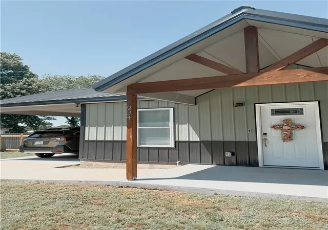 Homes for sale in Colcord, OK | 234 Main St, Colcord, OK 74338 | MLS# 1349850