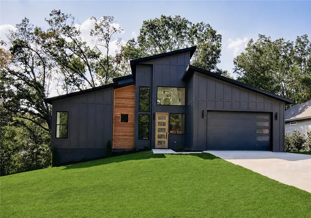 1st image of 21 Westmorland Dr, Bella Vista, AR 72714 | MLS# 1349391