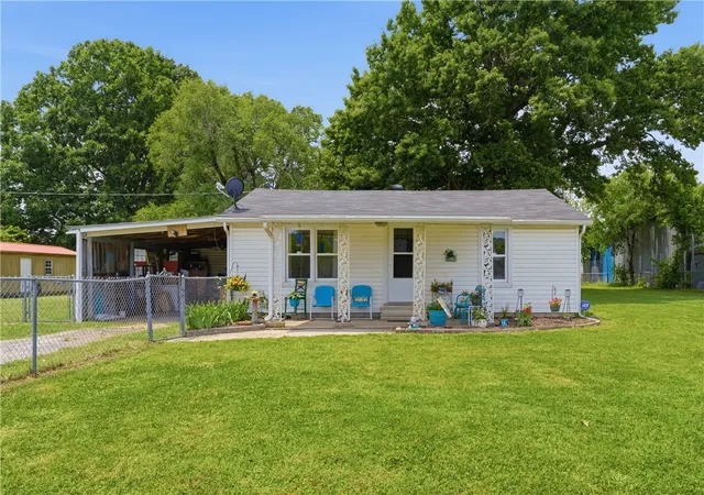 1st image of 3132 N Oak St, Springdale, AR 72764 | MLS# 1349548