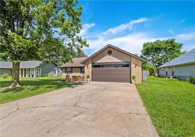 3rd image of 300 Stein St, Centerton, AR 72719 | MLS# 1350954