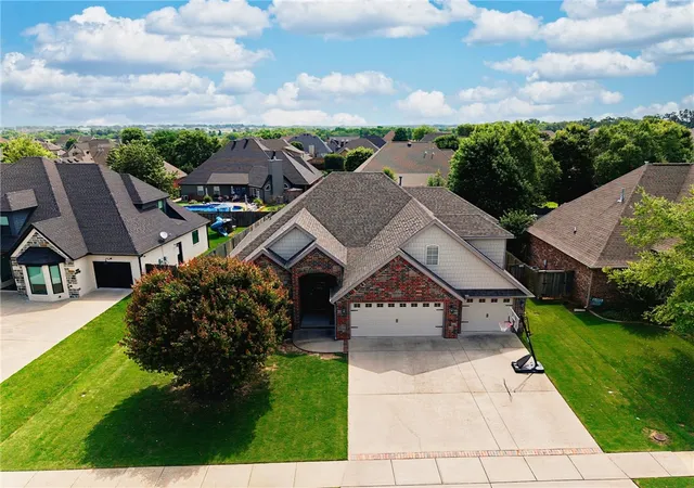 2nd image of 6211 S 28th St, Rogers, AR 72758 | MLS# 1350983