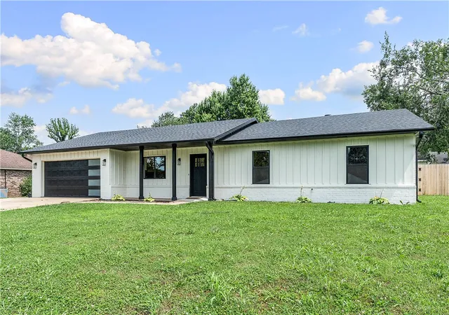 33rd image of 2913 Parkwood Dr, Rogers, AR 72756 | MLS# 1349683
