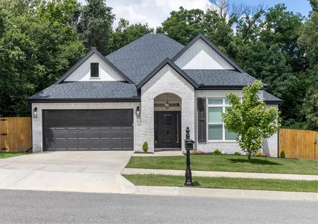 Photo 1 of Sale Pending at 1305 N Quincy Ave, Fayetteville, AR 72704 | MLS# 1349791 | Listing updated on 2026-07-14