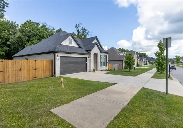 Photo 3 of Sale Pending at 1305 N Quincy Ave, Fayetteville, AR 72704 | MLS# 1349791 | Listing updated on 2026-07-14
