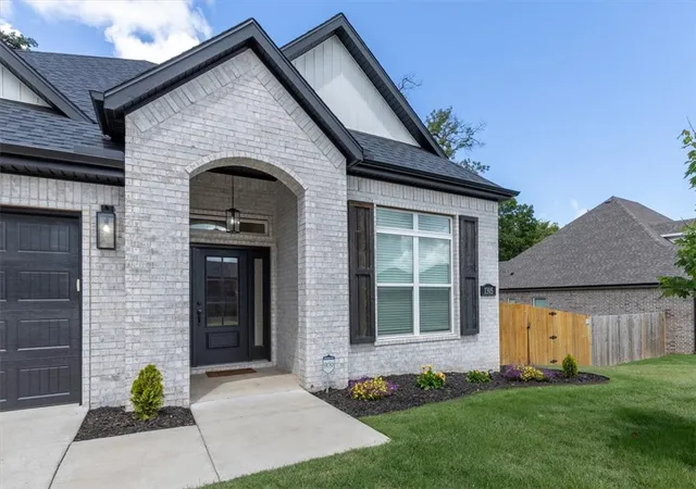 Photo 3 of Sale Pending at 1305 N Quincy Ave, Fayetteville, AR 72704 | MLS# 1349791 | Listing updated on 2026-07-14