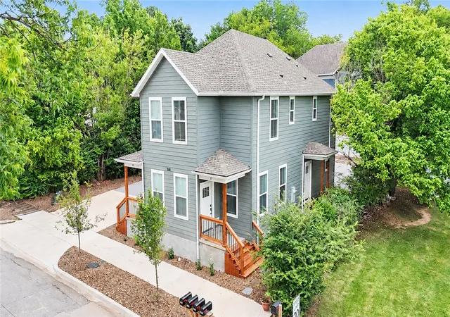 Homes for sale in Fayetteville, AR | 588 S Willow Ave #2, Fayetteville, AR 72701 | MLS# 1351032