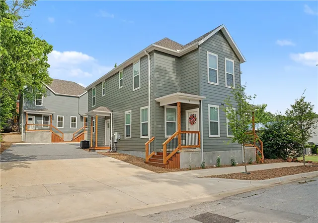 Homes for sale in Fayetteville, AR | 588 S Willow Ave #2, Fayetteville, AR 72701 | MLS# 1351032