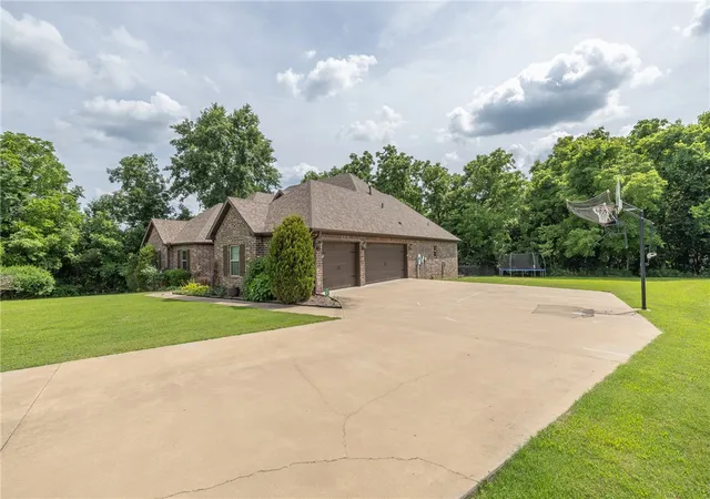 2nd image of 1166 Trail Bluff Dr, Fayetteville, AR 72703 | MLS# 1350863