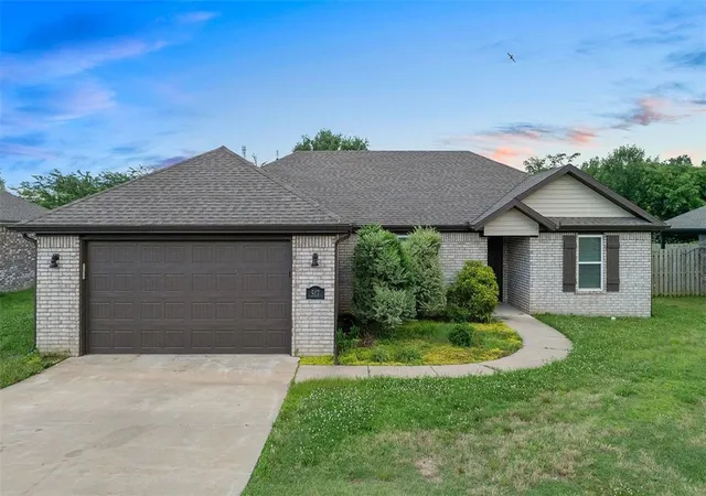 1st image of 517 Eagle Dr, Gravette, AR 72736 | MLS# 1350917