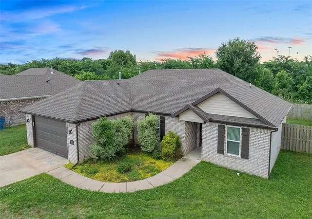 2nd image of 517 Eagle Dr, Gravette, AR 72736 | MLS# 1350917