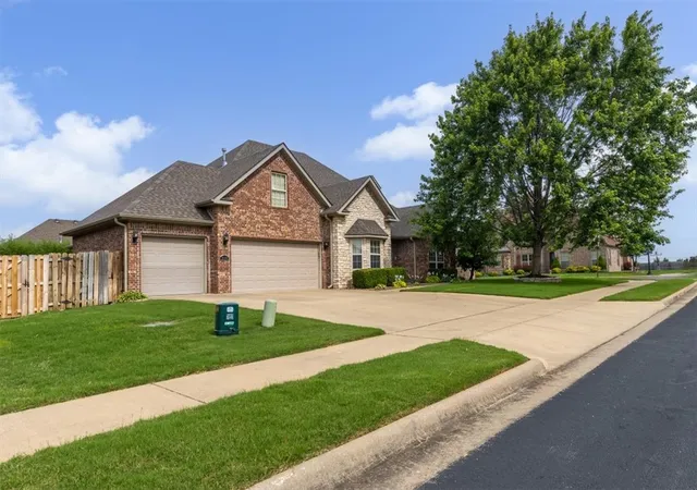 Homes for sale in Bentonville, AR | 3900 Sw Stonefield St, Bentonville, AR 72713 | MLS# 1348304