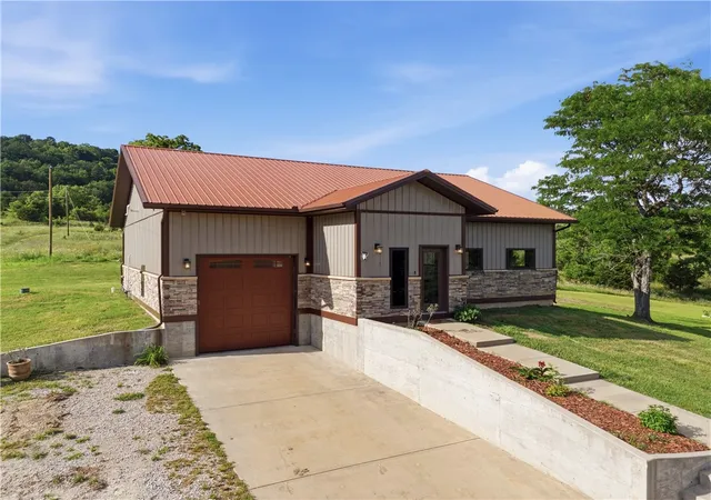 Photo 3 of Single family home for sale at 7692 Madison 1425, Eureka Springs, AR 72632 | MLS# 1349793 | Listing updated on 2026-08-31