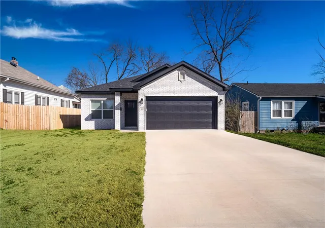 Photo 1 of Single family home for sale at 1027 S Arkansas St, Rogers, AR 72756 | MLS# 1351094 | Listing updated on 2026-07-09