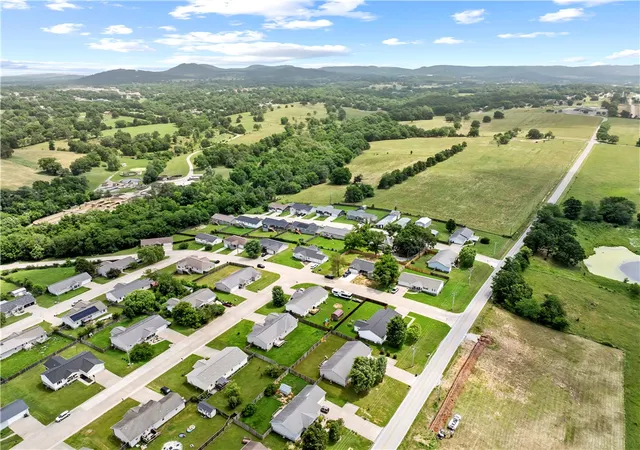 31st image of 201 Paradise Heights Dr, Berryville, AR 72616 | MLS# 1350978