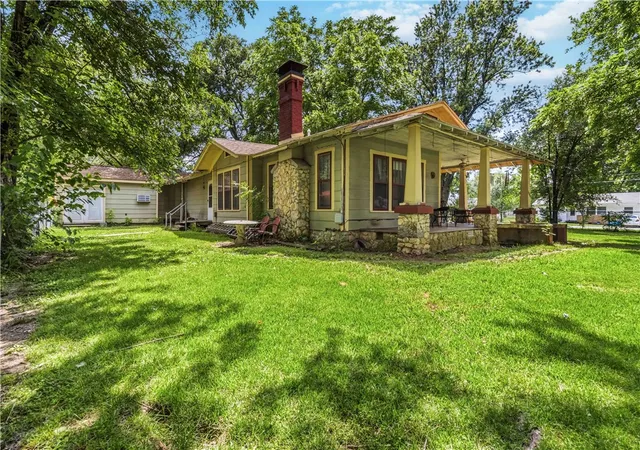 2nd image of 305 Ewalt Ave, Springdale, AR 72764 | MLS# 1351008