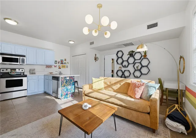 3rd image of 204 N Shipley Ave #103, Fayetteville, AR 72701 | MLS# 1351058