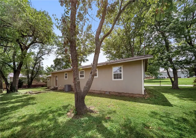 3rd image of 900 N Davis St, Pea Ridge, AR 72751 | MLS# 1351128