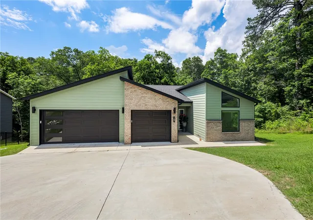 1st image of 107 Overton Dr, Bella Vista, AR 72714 | MLS# 1351129