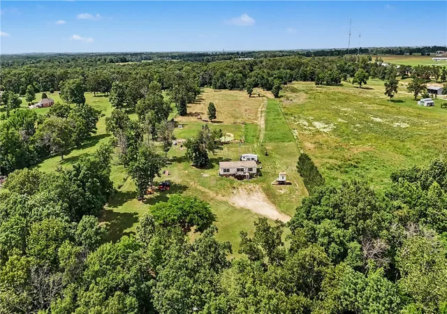 Homes for sale in Gravette, AR | 14500 Hwy 102, Gravette, AR 72736 | MLS# 1349848