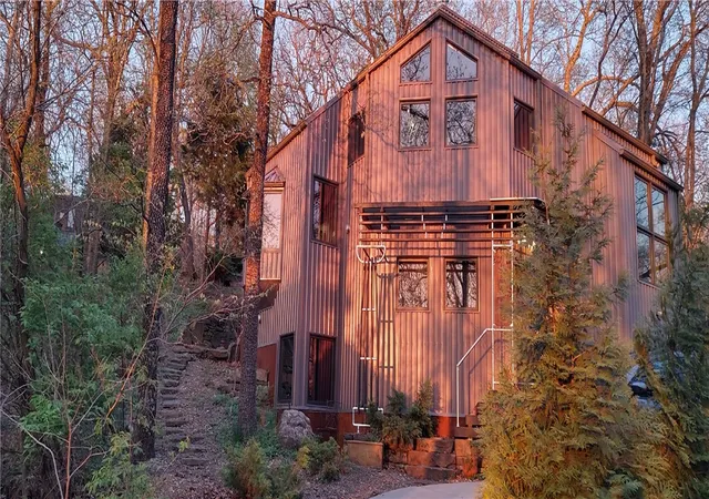2nd image of 492 Vinson Ave, Fayetteville, AR 72701 | MLS# 1351022