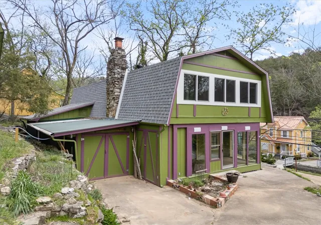 Homes for sale in Eureka Springs, AR | 190 Main St, Eureka Springs, AR 72632 | MLS# 1351163