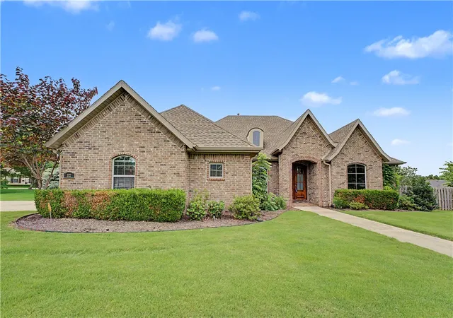2nd image of 327 N Sandstone Pl, Fayetteville, AR 72701 | MLS# 1351086