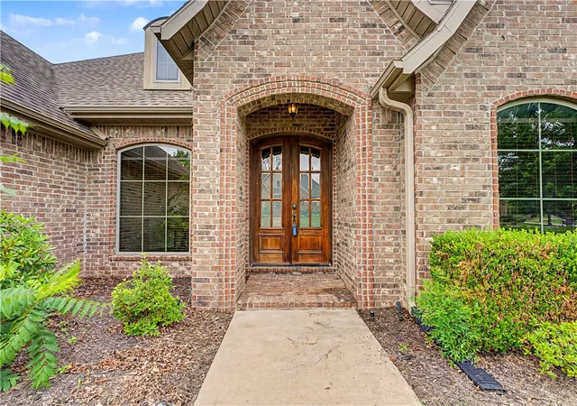 3rd image of 327 N Sandstone Pl, Fayetteville, AR 72701 | MLS# 1351086