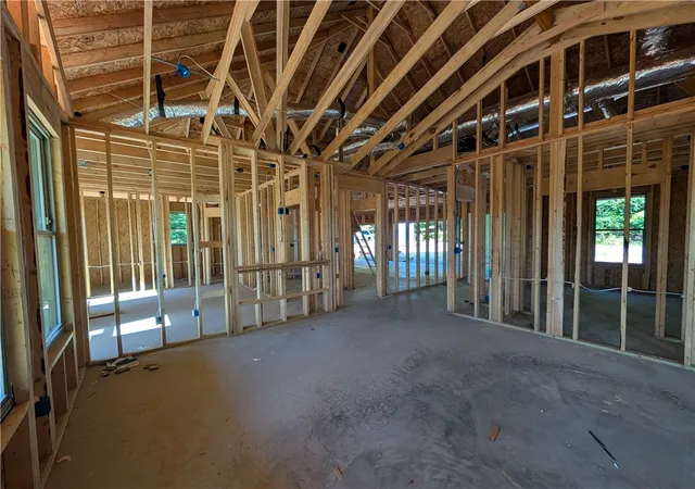 Photo 4 of Sale Pending at 51 Skipton Dr, Bella Vista, AR 72714 | MLS# 1351175 | Listing updated on 2026-06-25
