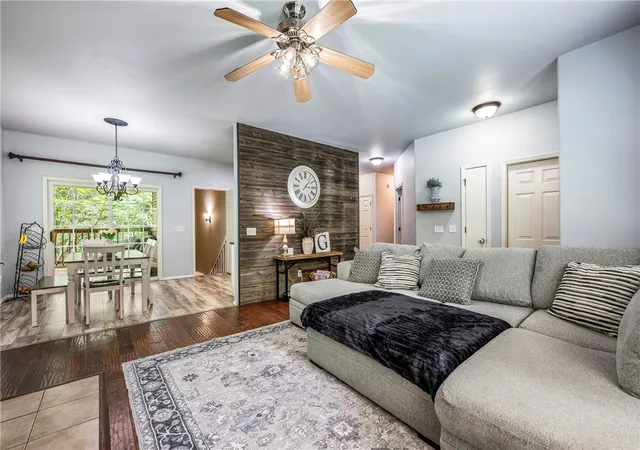 2nd image of 9 Llanon Ln, Bella Vista, AR 72714 | MLS# 1351176