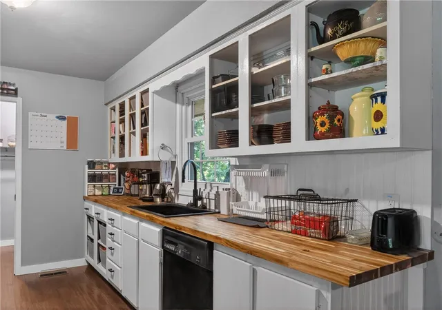Photo 4 of Single family home for sale at 22 Hatcher Dr, Bella Vista, AR 72715 | MLS# 1349842 | Listing updated on 2026-10-07