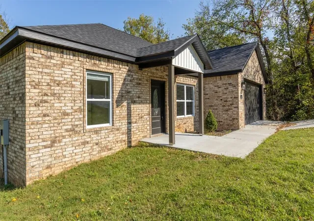 2nd image of 10 Olmsted Ln, Bella Vista, AR 72715 | MLS# 1351230
