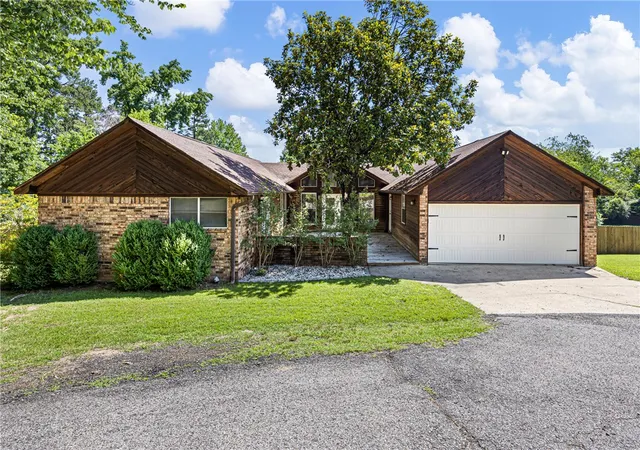 Photo 1 of Single family home for sale at 1103 S Inglewood Ave, Russellville, AR 72801 | MLS# 1349600 | Listing updated on 2026-07-24